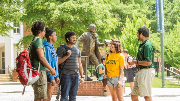 Group of INTO Mason students at orientation