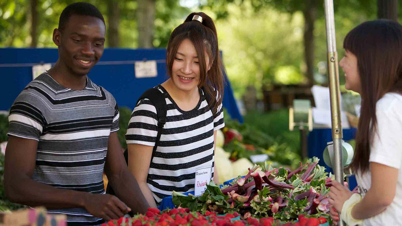 Farmers market welcomes students at INTO Oregon State University