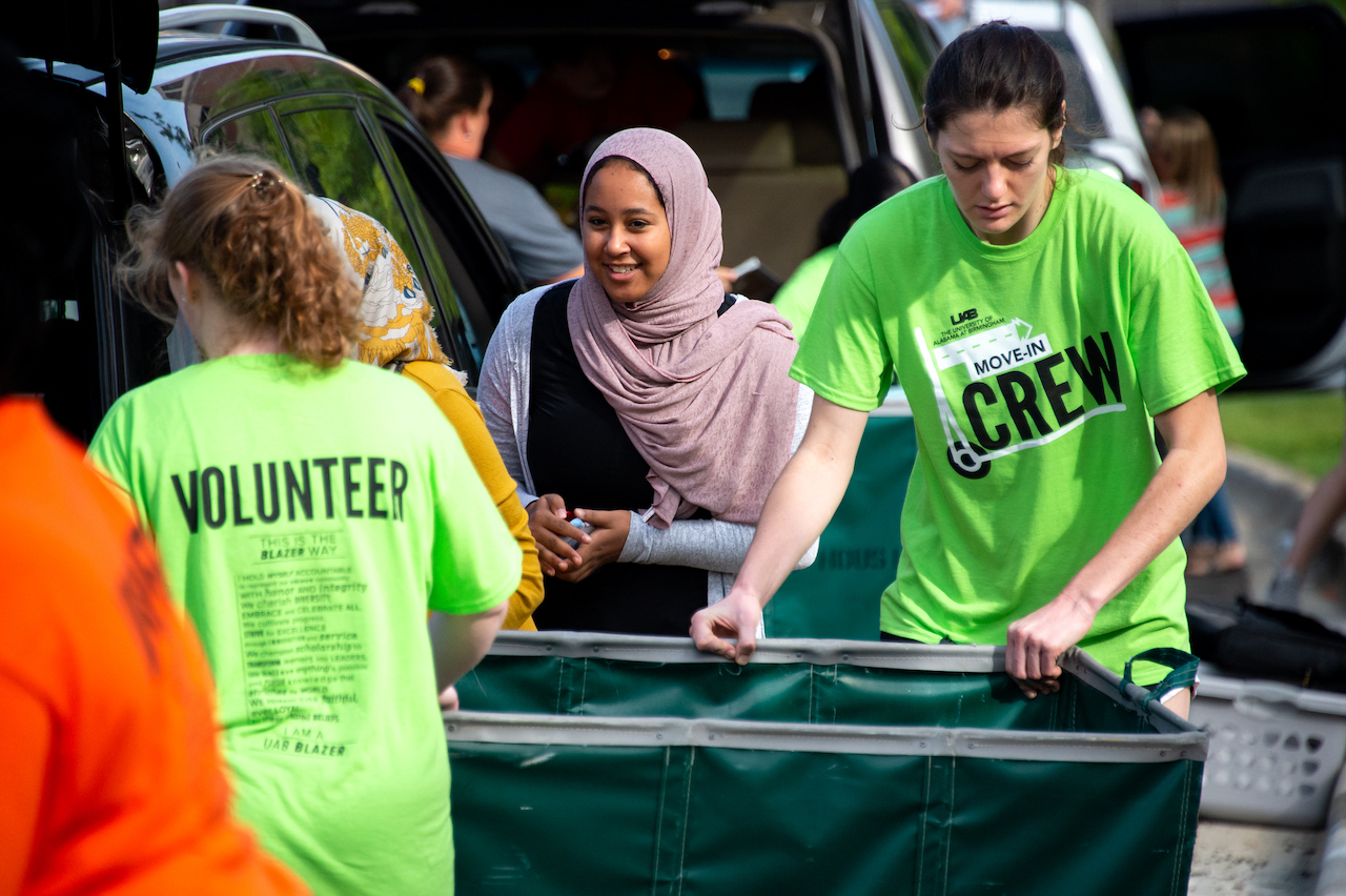 Students on move-in day