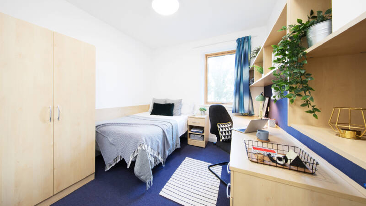 A single classic en-suite room